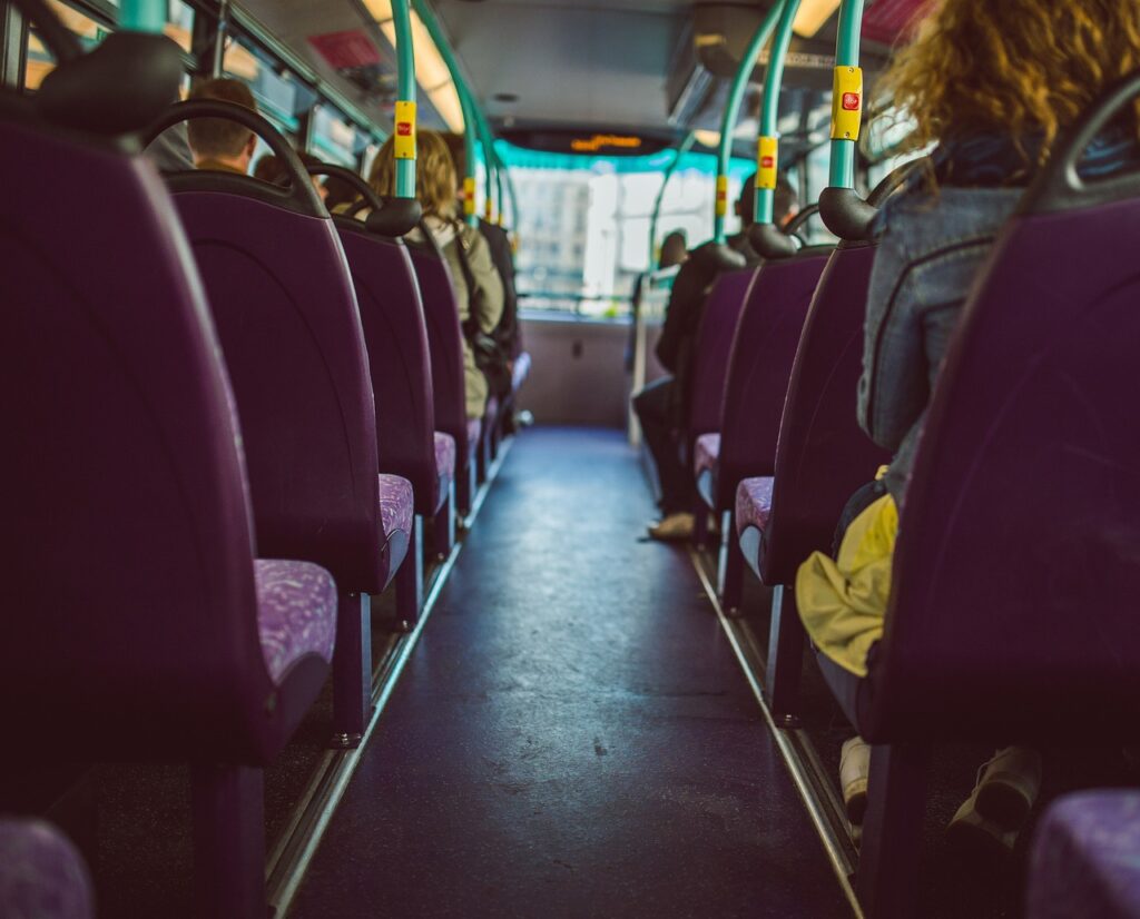 Różnice między transportem a logistyką – wyjaśniamy pojęcia