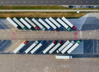 Pasy mocujące – jaką spełniają rolę w transporcie?