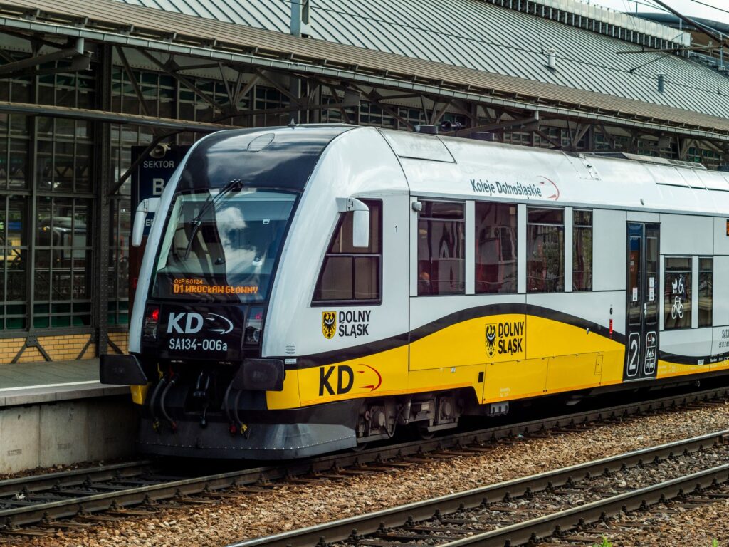 Błędy przy zamawianiu transportu całopociągowego – 7 pułapek w umowach z przewoźnikami