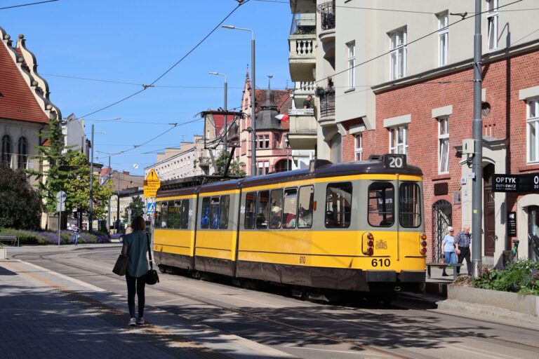 Błędy przy zamawianiu transportu całopociągowego – 7 pułapek w umowach z przewoźnikami